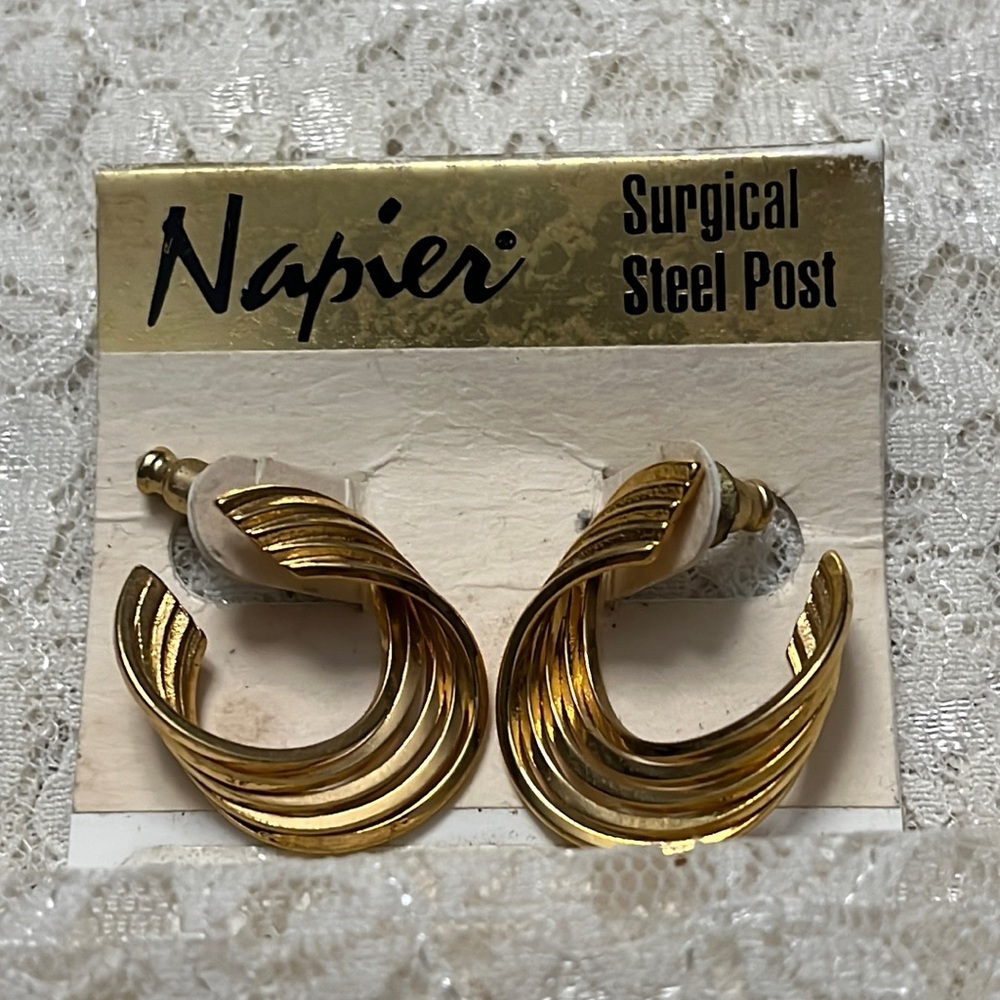 Napier/vintage gold earrings *